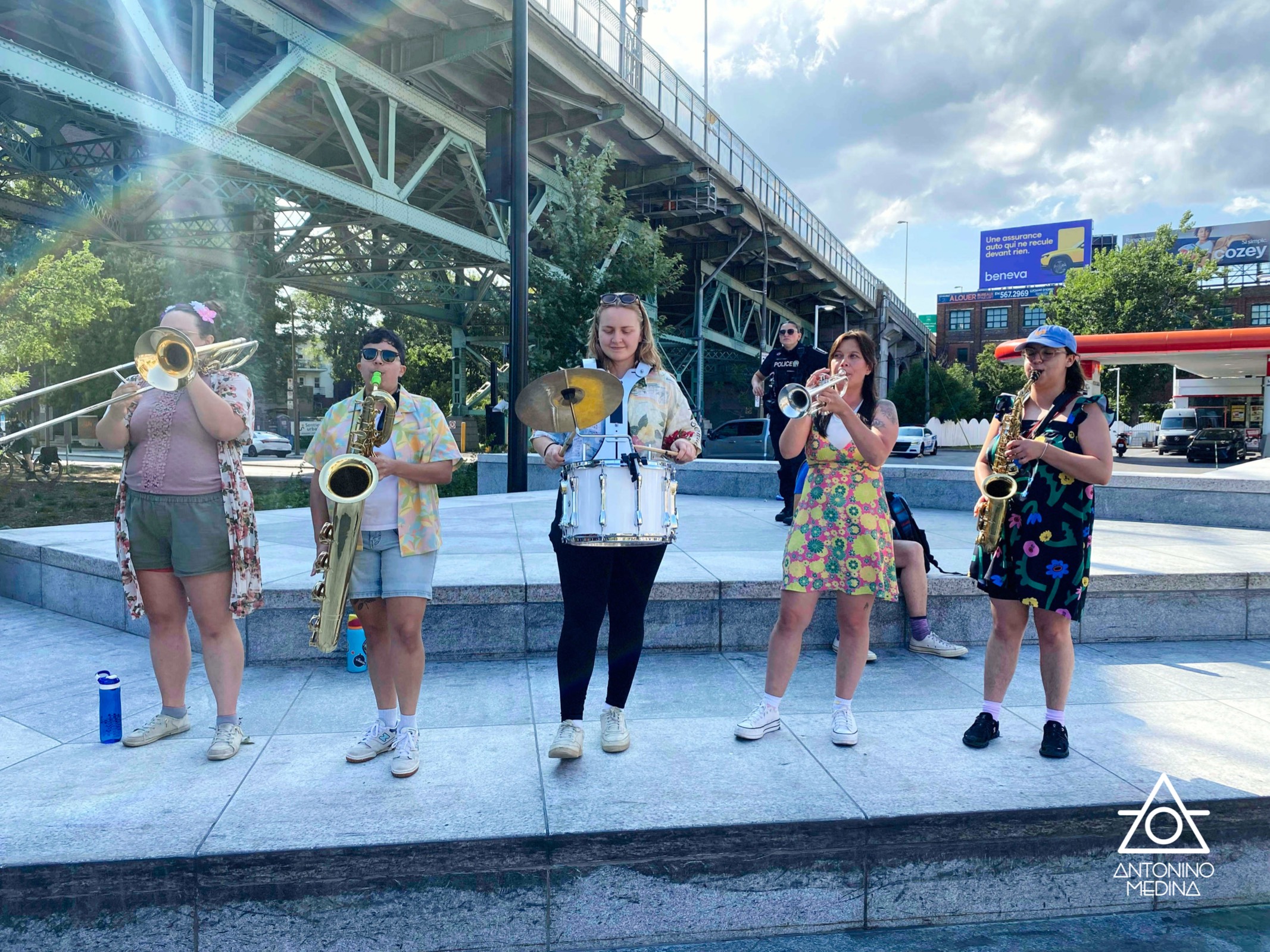 Place du Grand-Cirque-Ordinaire en présence de la mairesse de M