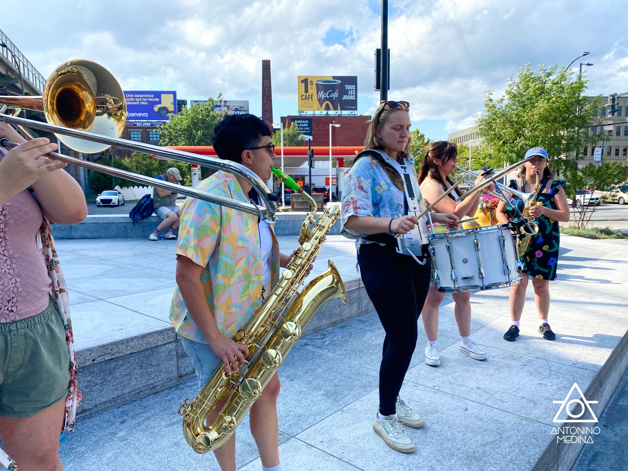 Place du Grand-Cirque-Ordinaire en présence de la mairesse de M