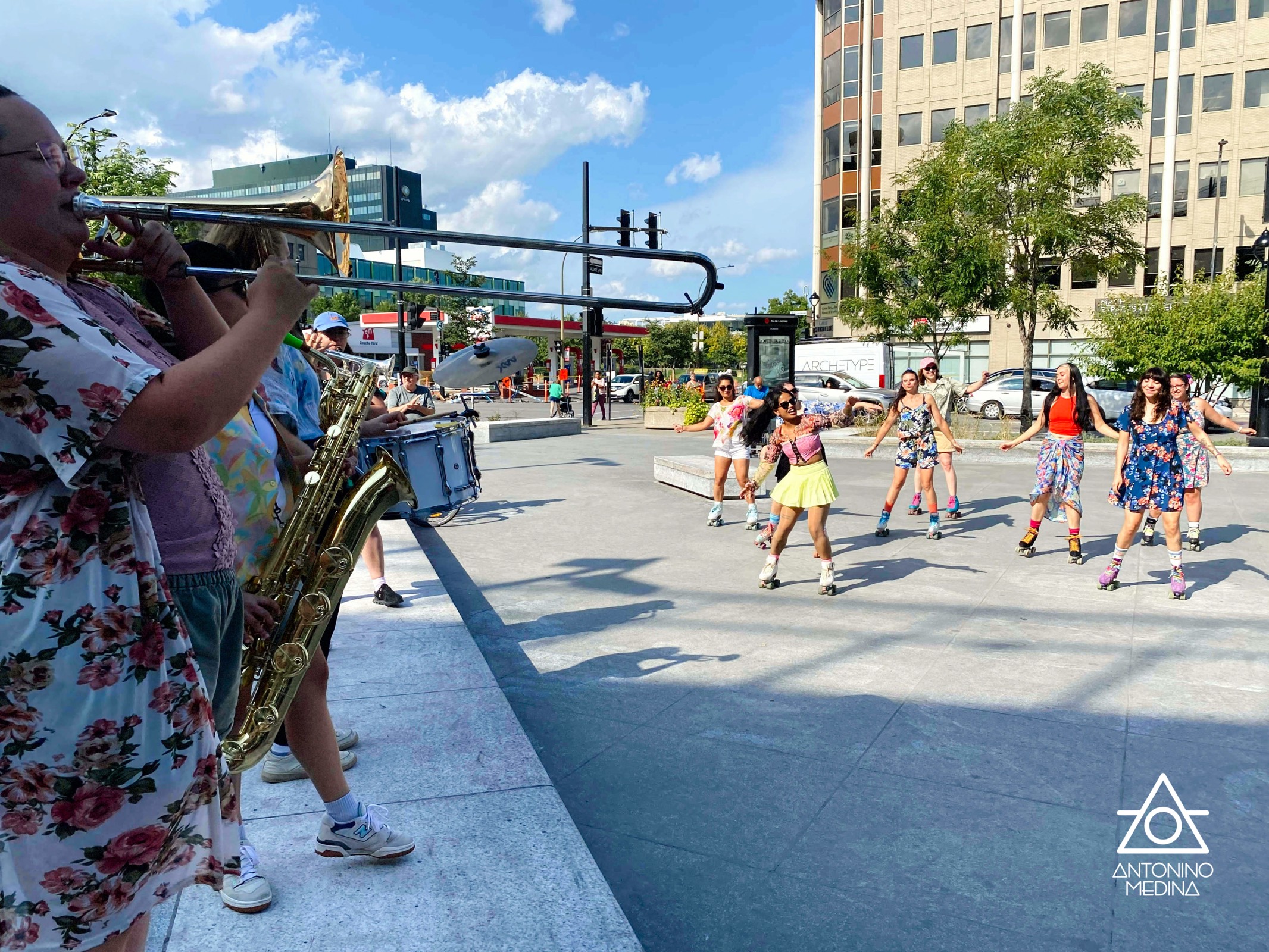 Place du Grand-Cirque-Ordinaire en présence de la mairesse de M