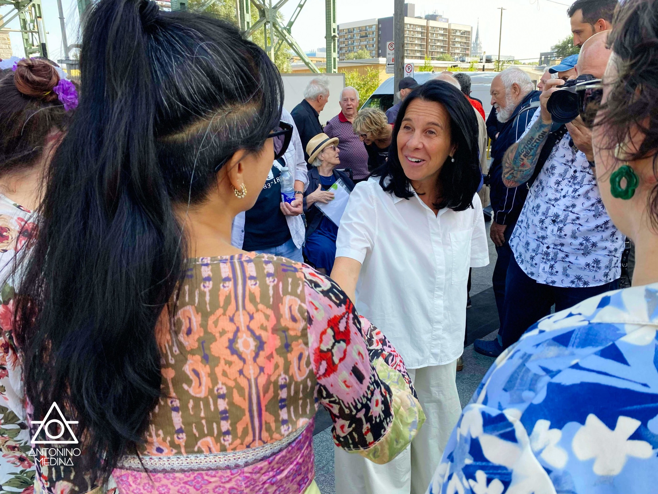 Place du Grand-Cirque-Ordinaire en présence de la mairesse de M