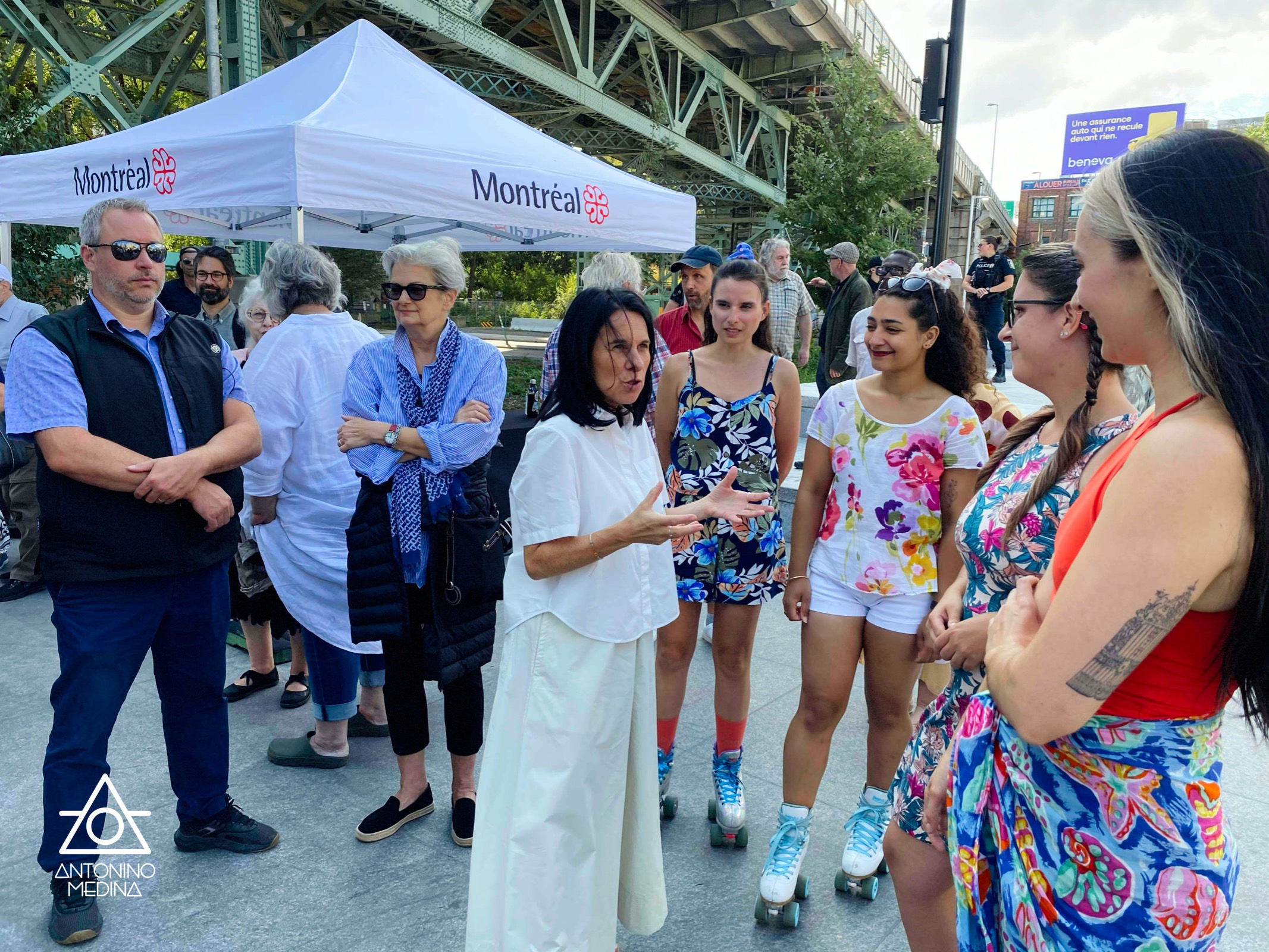 Place du Grand-Cirque-Ordinaire en présence de la mairesse de M