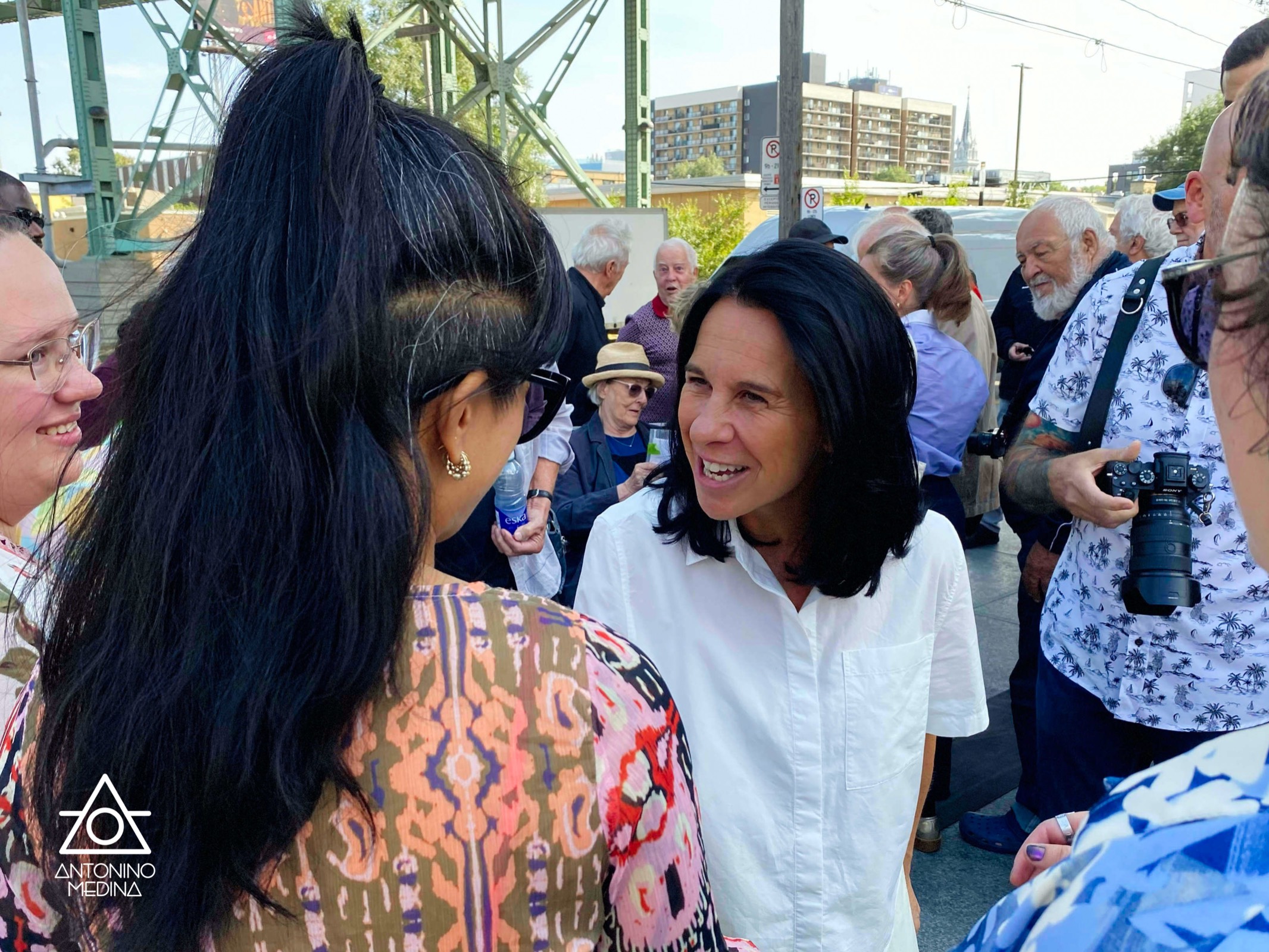 Place du Grand-Cirque-Ordinaire en présence de la mairesse de M