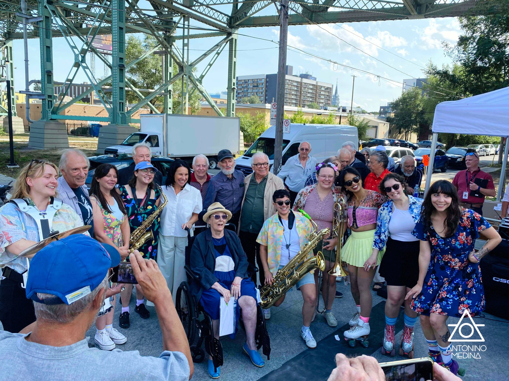 Place du Grand-Cirque-Ordinaire en présence de la mairesse de M
