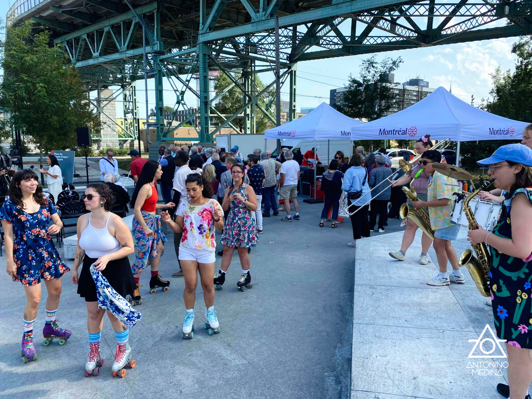 Place du Grand-Cirque-Ordinaire en présence de la mairesse de M